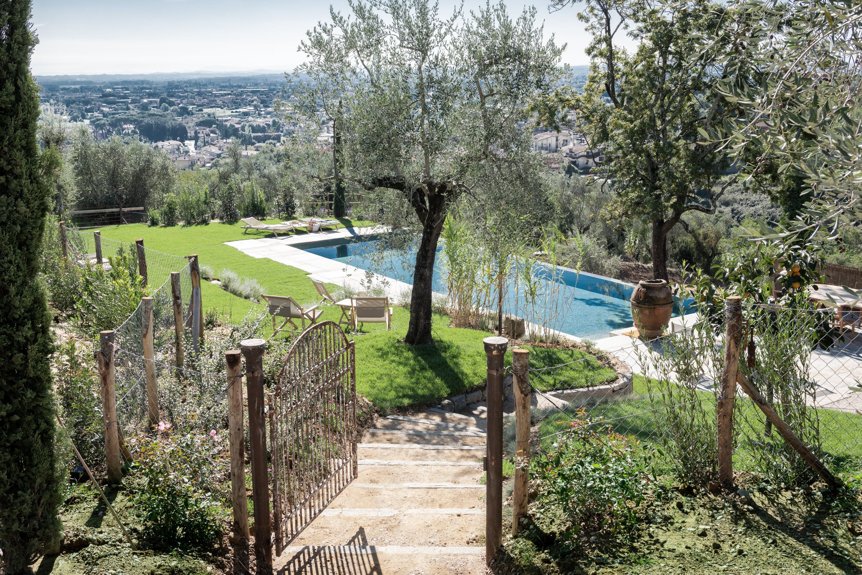 piscina in agriturismo bio in toscana